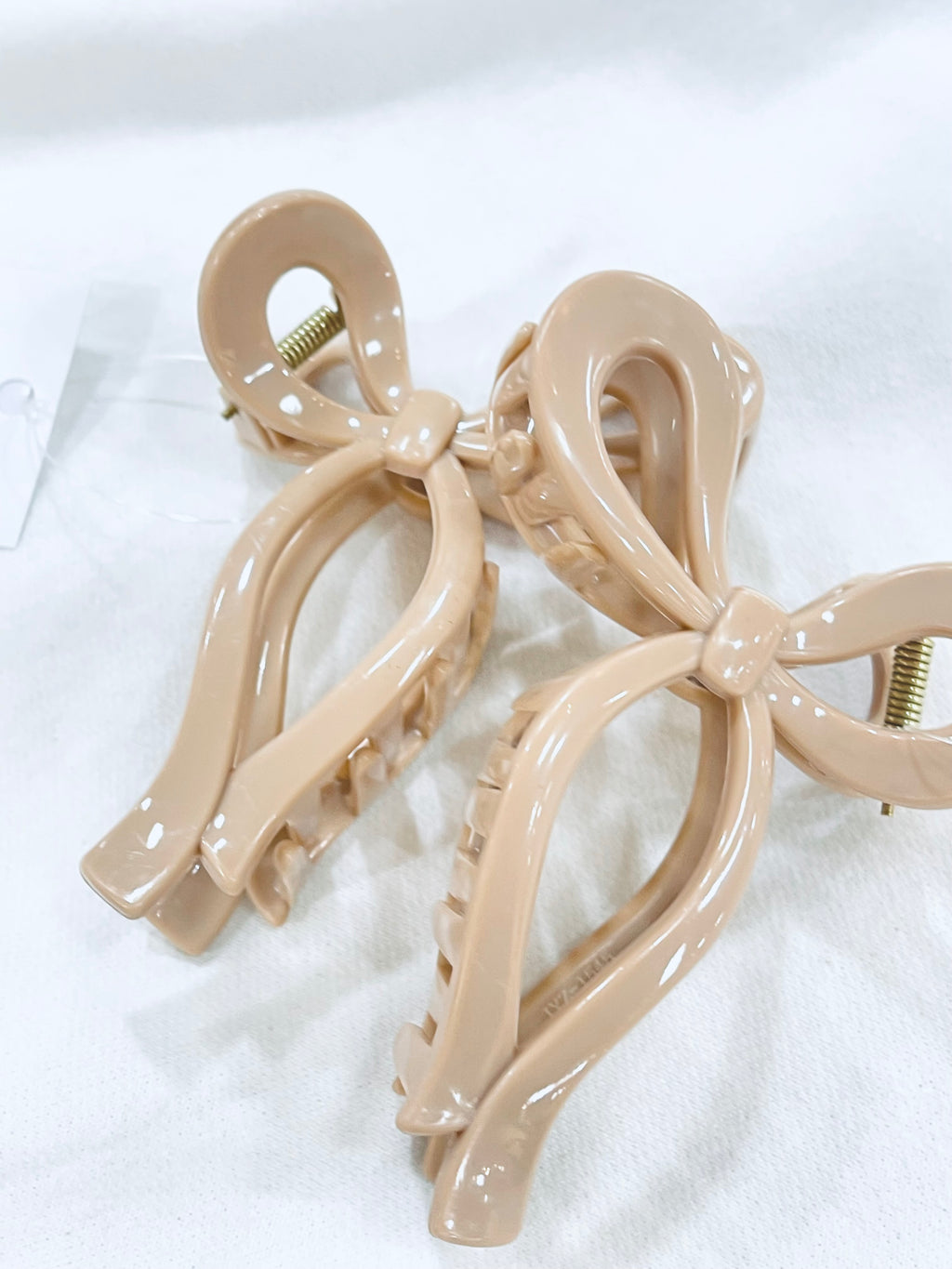 “Bow Era” (tan)  claw clip