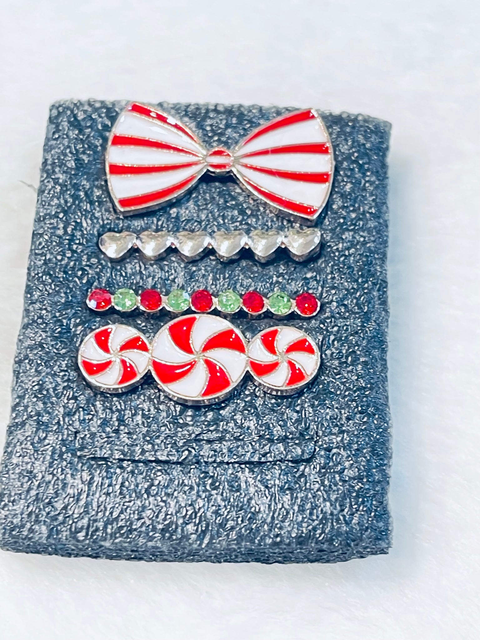 "Peppermint Bow Holiday Charm Set"