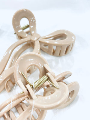 “Bow Era” (tan)  claw clip