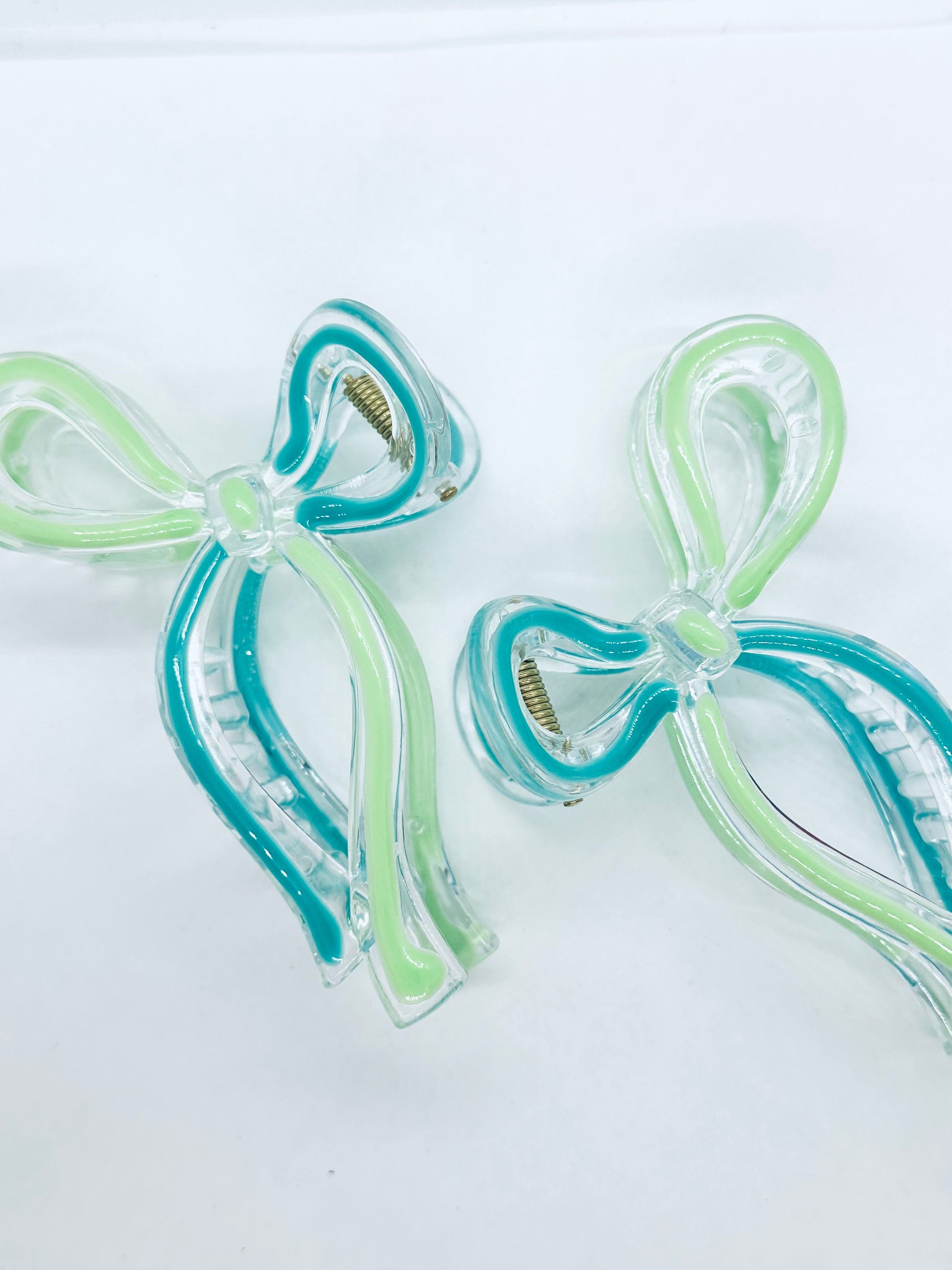 “Bow Era” (aqua/lime)  claw clip
