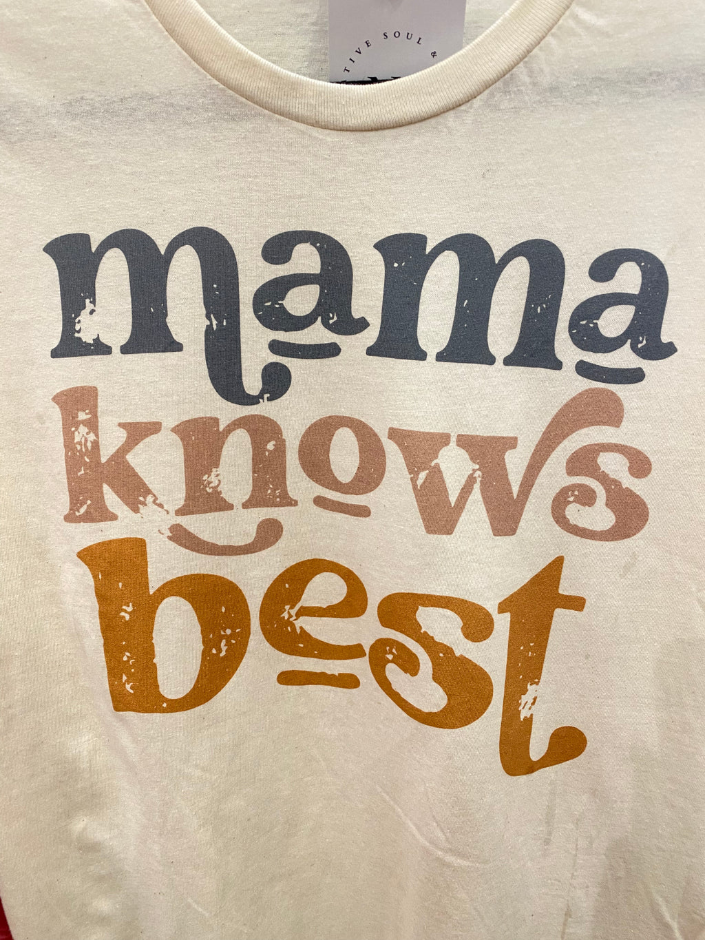 "Mama Knows Best" graphic t-shirt