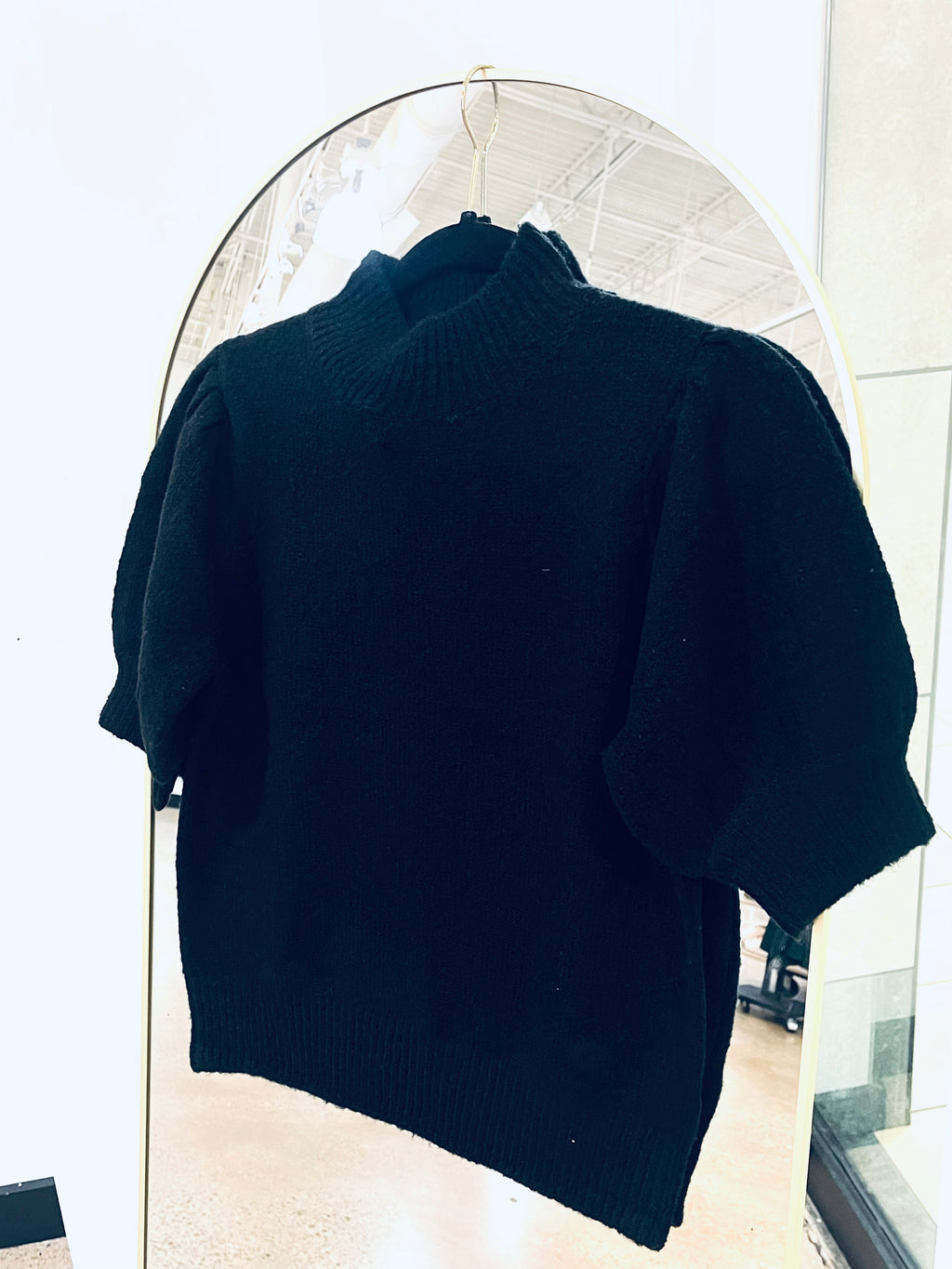 "The Midnight Puff” Sweater (black)
