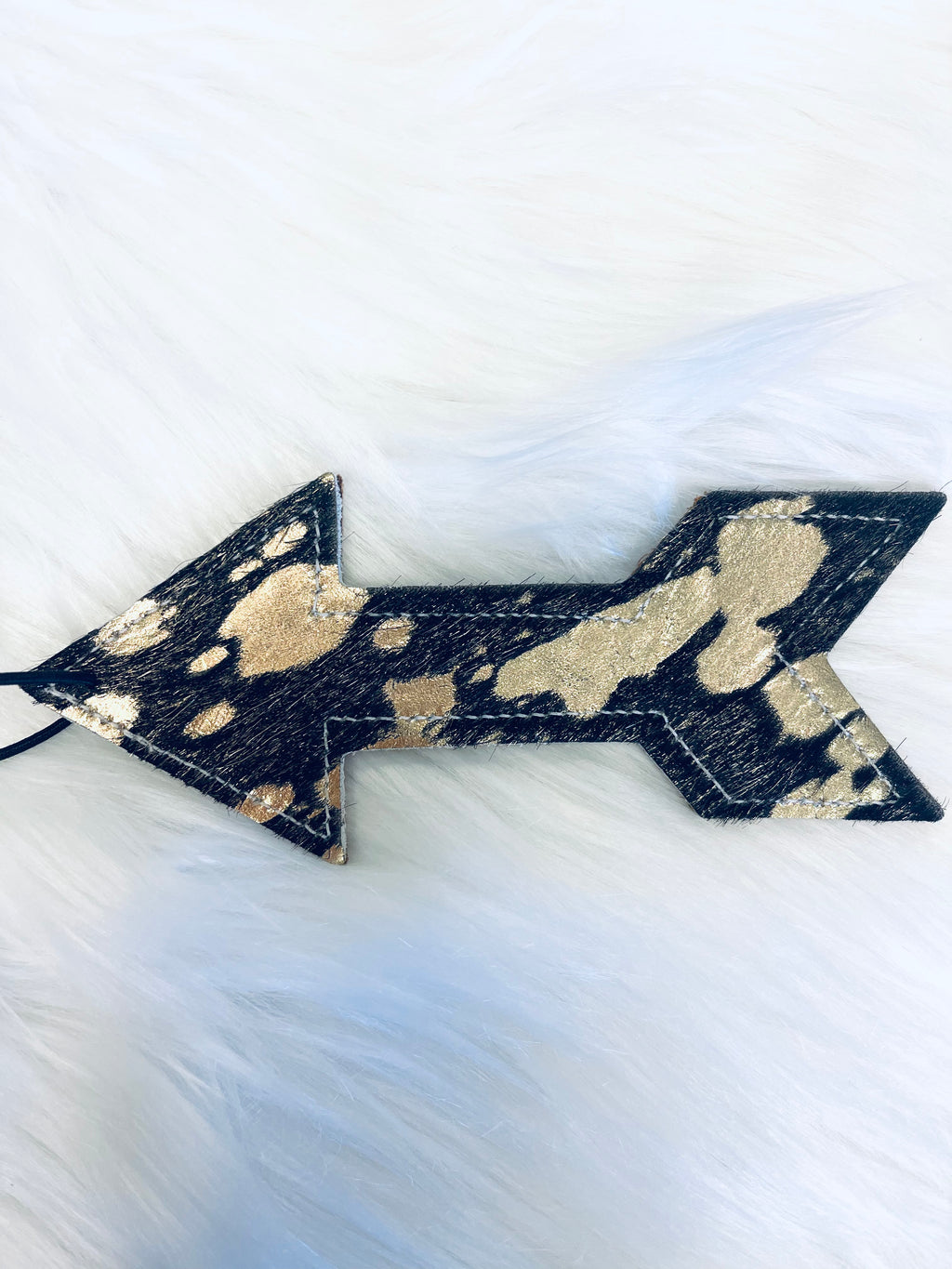 "Leopard Arrow" Re-scentable Car Charm