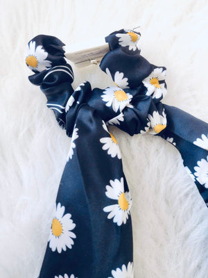 Daisys on Navy scrunchie scarf