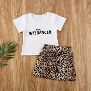 “Mini Influencer” little girl’s outfit