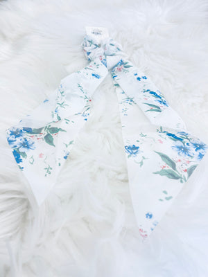 “Soft Summer Breeze” scrunchie scarf